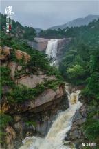 四川屏山万亩油菜花开啦！漫山遍野一片金黄，吸引万名游客花海打卡